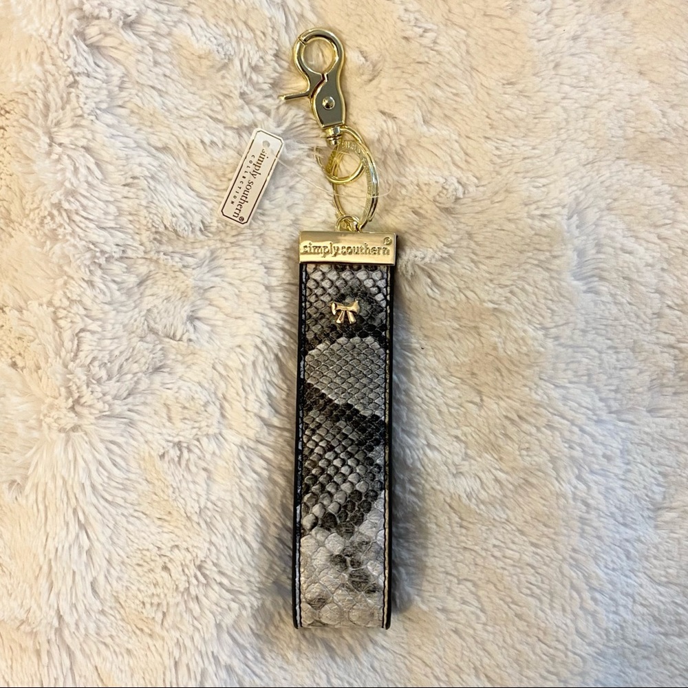 ❣️SOLD❣️✨🆕💖SIMPLY SOUTHERN LEATHER ALLIGATOR KEYFOB KEYCHAIN💖